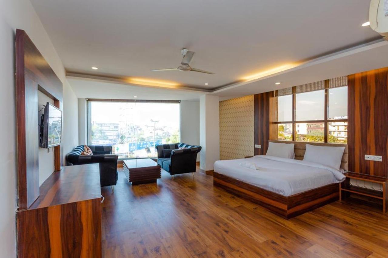 Hotel Doon デヘラードゥーン エクステリア 写真